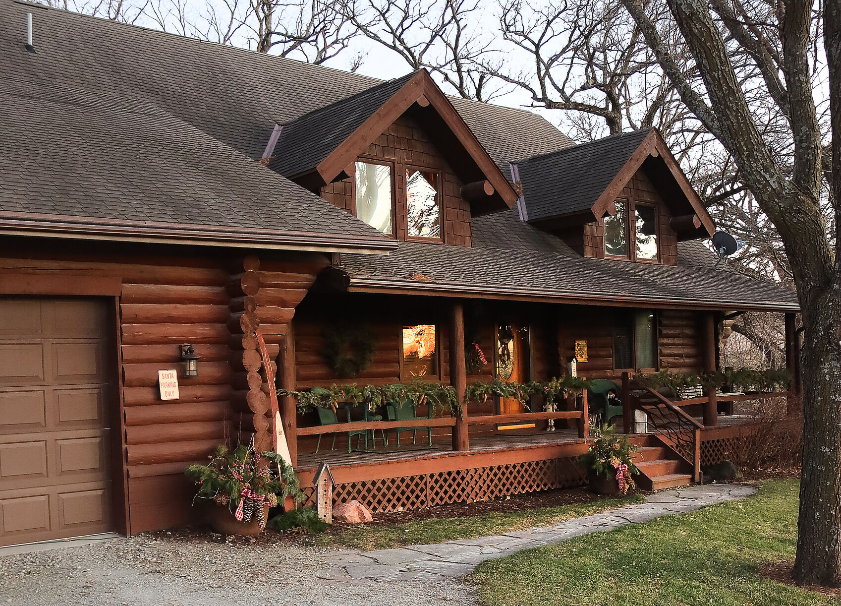 Exterior_8820.JPG